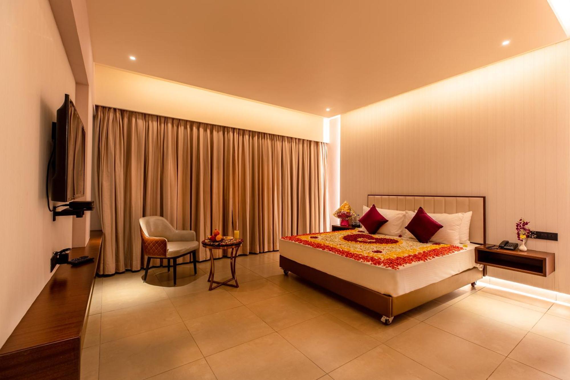 Hotel M Pro Palace Mysore - 12 Minutes To Mysore Palace Exterior photo